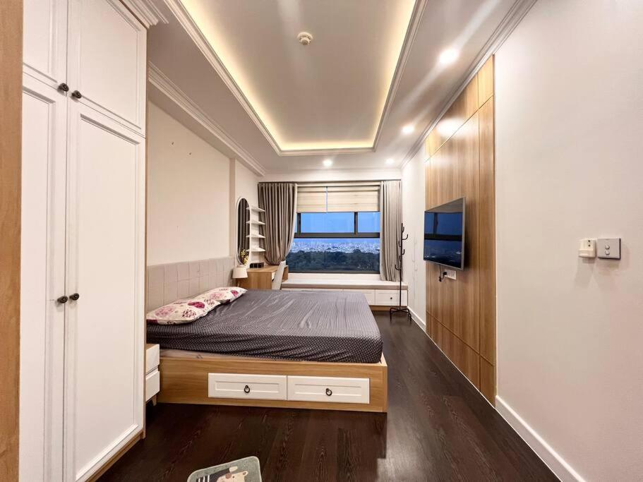 Ho San Bay Tan Son Nhat *